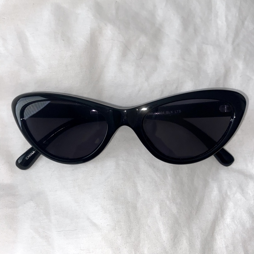 STEVE MADDEN SUNGLASSES